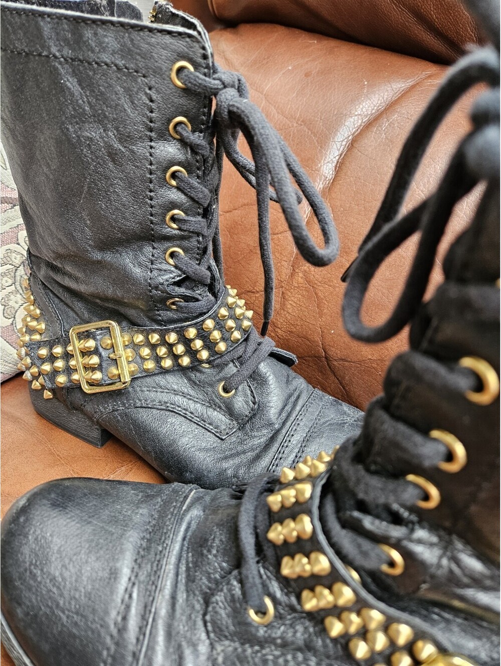 Goth Steve Madden Ternn Black Leather Gold buckle Spike Studded Boots 8